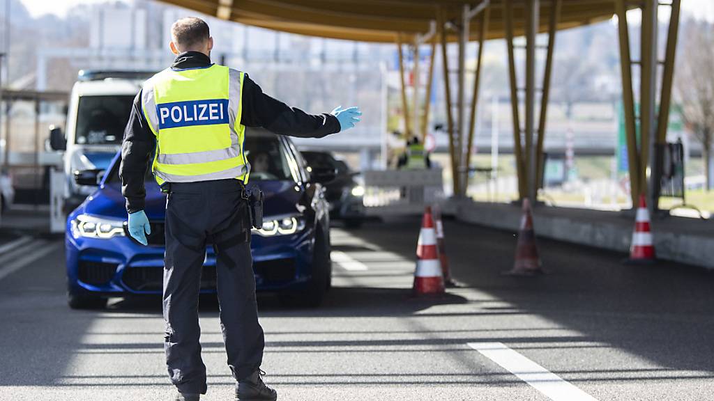 Seit Montag 8 Uhr kontrolliert die deutsche Bundespolizei unter anderem am Autobahnzoll Konstanz/Kreuzlingen alle Einreisenden nach Deutschland.