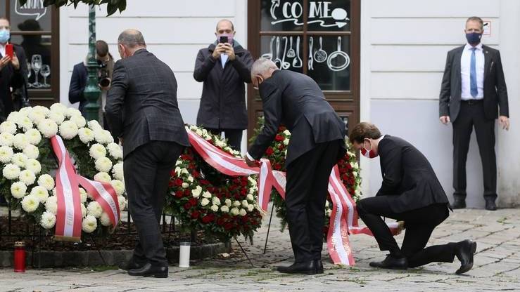Österreichs Bundeskanzler trauert in Wien um die vier Todesopfer des Anschlages.