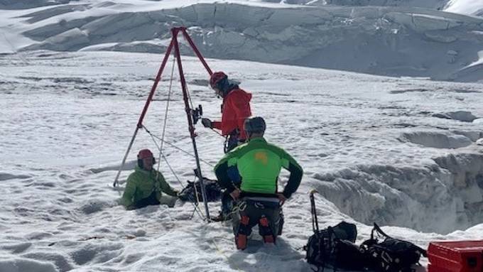 Russin harrt zwei Nächte in Gletscherspalte aus