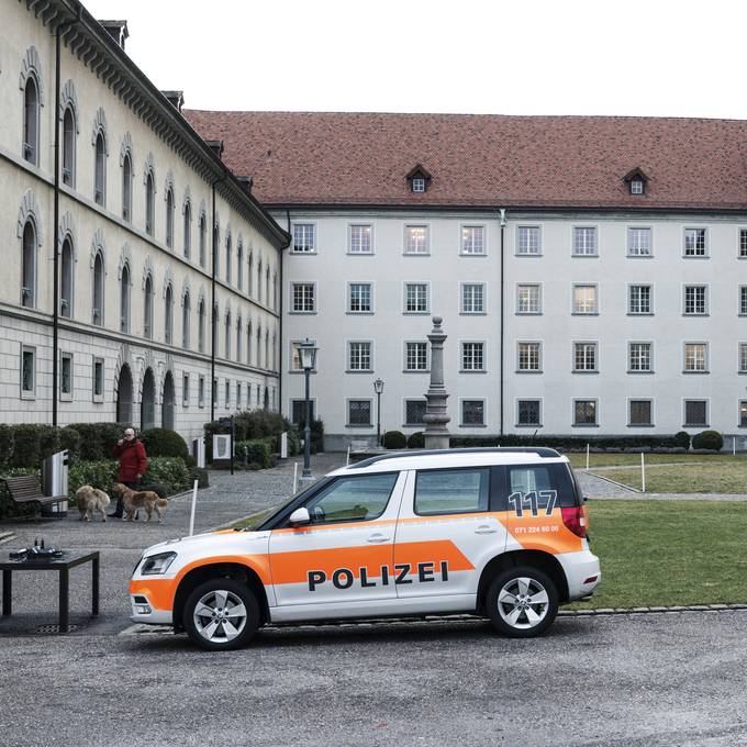  200 Jugendliche feiern auf dem Klosterplatz – Polizei schreitet ein