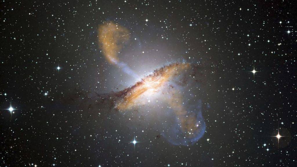 Schwarzes Loch in der Galaxie Centaurus A. Forscher konnten nun die «Gefrässigkeit» von Schwarzen Löchern im Labor simulieren. (Archivbild)
