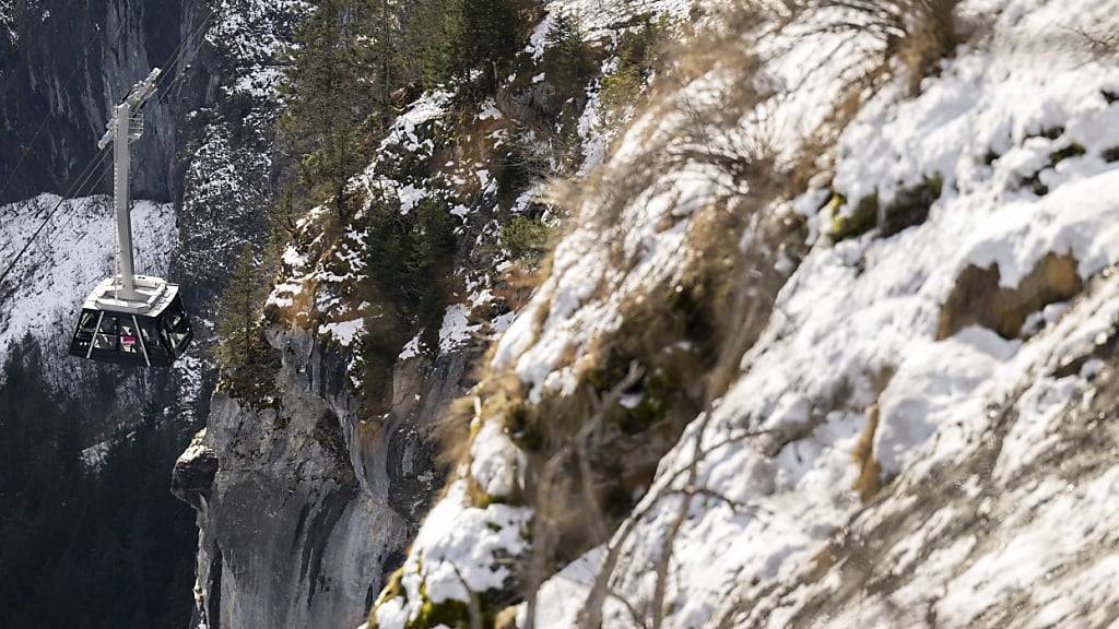 Zwei Personen sind am Sonntagmittag in Stechelberg im Berner Oberland tödlich abgestürzt. (Archivbild)