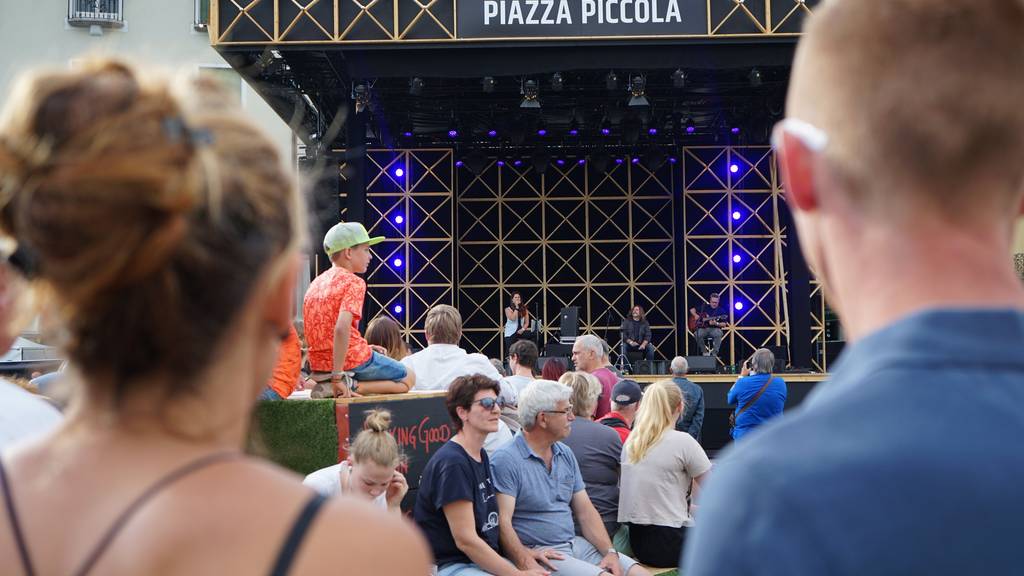 Das Warm-up findet auf der Piazza Piccola statt. (Bild: FM1Today/Nina Müller)