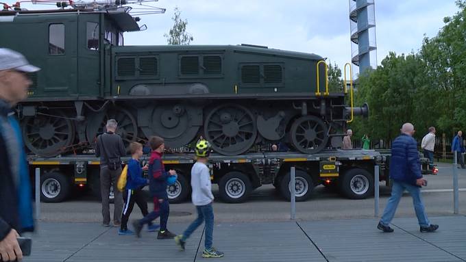 Historische Krokodil-Lokomotive kehrt an Geburtsort zurück