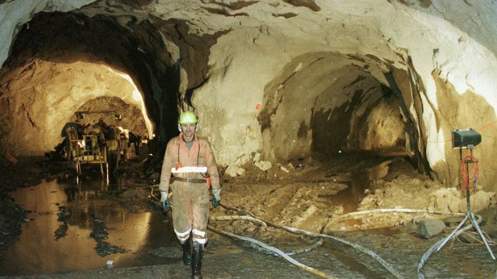 Blick in die Versuchskammern des Gotthard-Basistunnels bei Faido (Archivaufnahme von 1997).