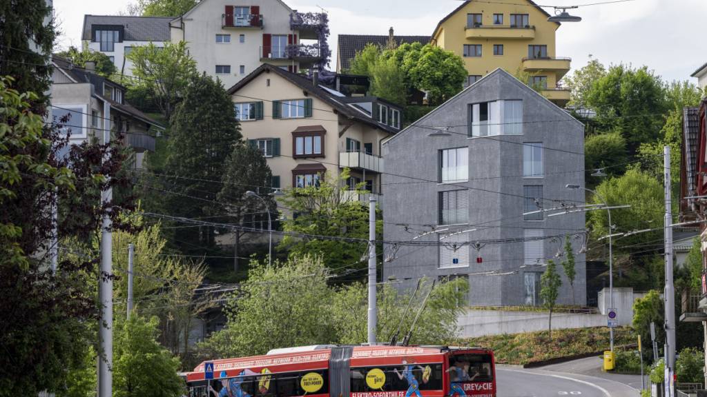 Der Bus ist für den Luzerner Stadtrat nur eine von mehreren Alternativen zum Auto. (Archivaufnahme)