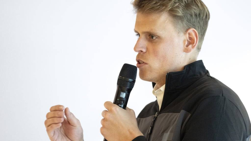 Patrick Müller, der Sportchef von Swiss Cycling, referiert über die Herausforderungen mit Blick auf die Olympischen Spiele 2028