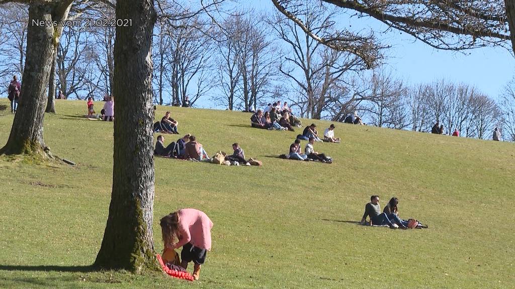 Sonniges Wetter zieht viele Menschen nach Draussen