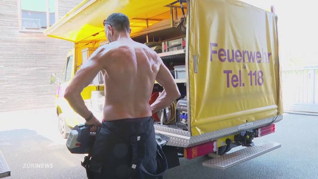 Heisser Kalender: Bassersdorfer Feuerwehr posiert für Fotos