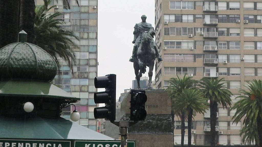 Langsam kommt das Licht zurück in Montevideo, der Hauptstadt von Uruguay.
