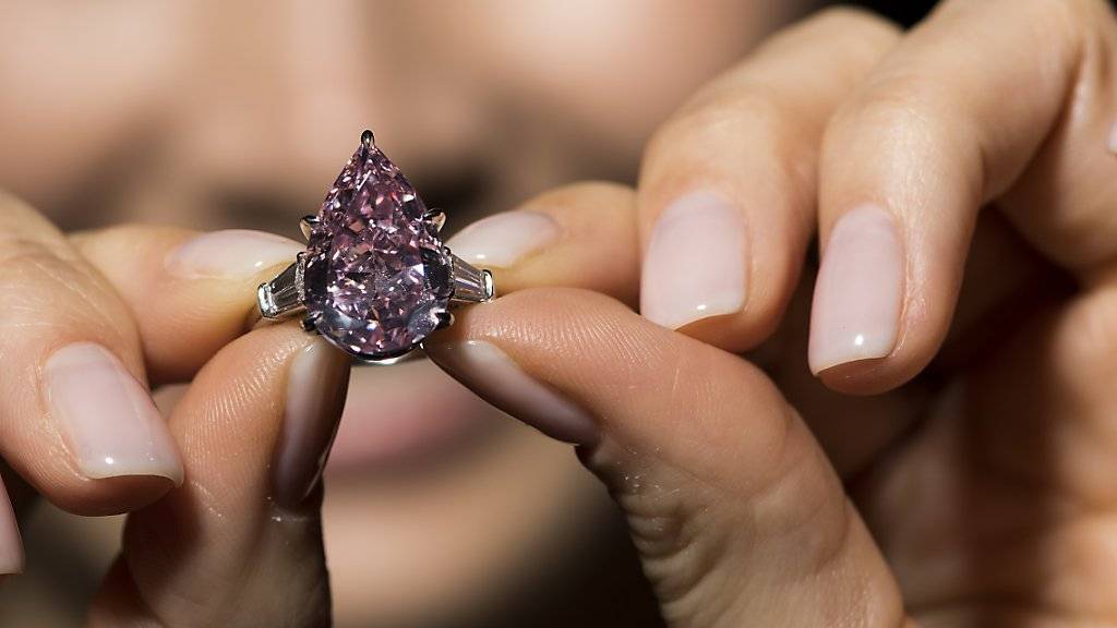 Der Diamant «Pink» erzielte bei einer Auktion in Genf überraschend den höchsten Preis. Für 20,8 Millionen Dollar wechselte der Stein den Eigentümer. (Archivbild)