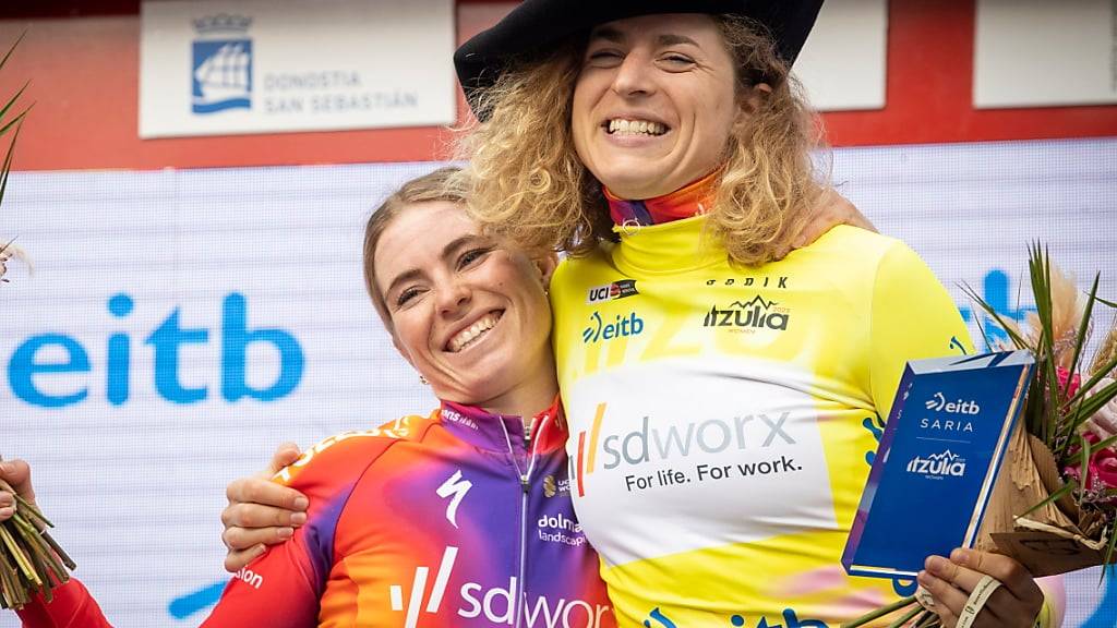 Marlen Reusser (rechts) möchte ihrer Teamkollegin Demi Vollering (links) an der Tour de France Femmes zum Gesamtsieg verhelfen