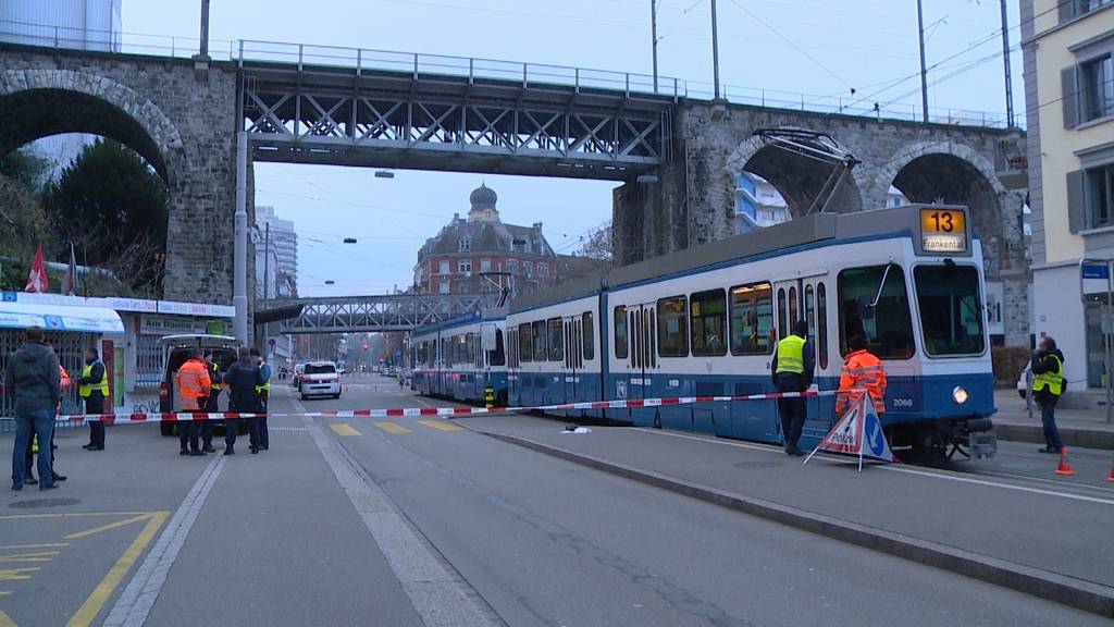 Fussgänger am Kopf verletzt