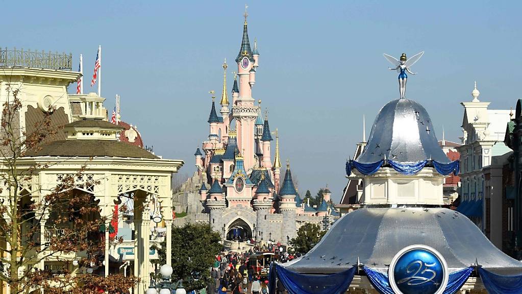 Die «Hauptstrasse» im Disneyland Paris. (zu dpa «Disneyland Paris öffnet im Juli wieder für Besucher») Foto: Bertrand Guay/AFP/dpa