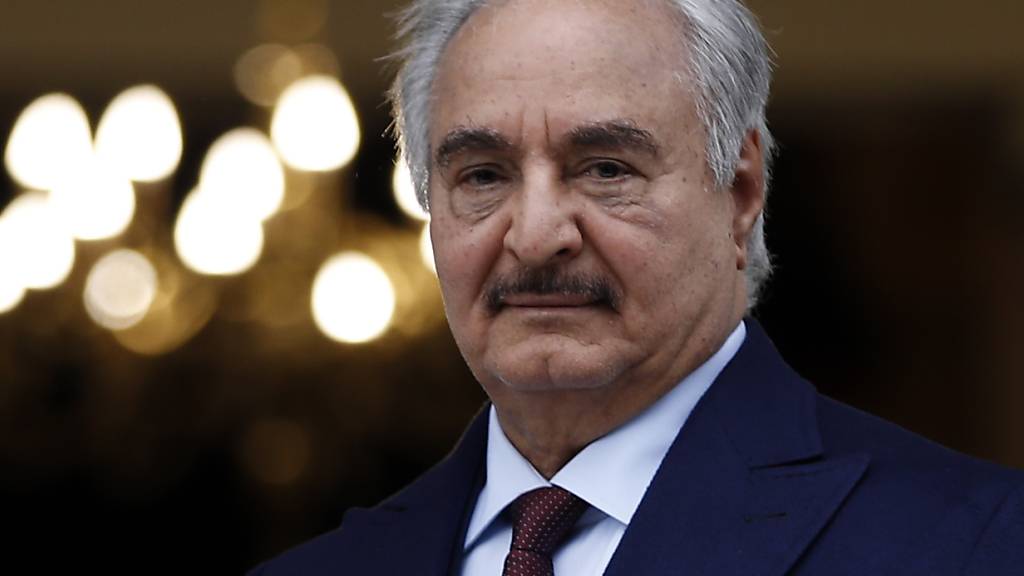 ARCHIV - Chalifa Haftar, General in Libyen. Foto: Thanassis Stavrakis/AP/dpa