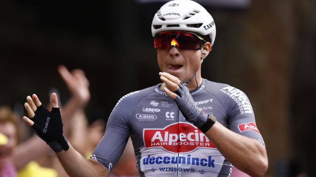 Jasper Philipsen, hier  beim Auftaktsieg an der Tour de France, gewinnt auch die 1. Etappe der Vuelta