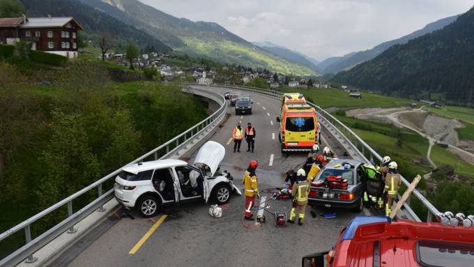 Autofahrer bei Frontalkollision im Bündnerland tödlich verletzt
