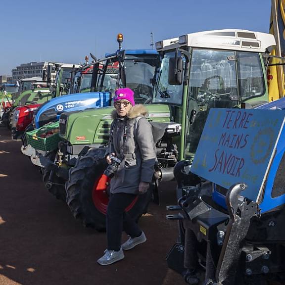 Jetzt protestieren die Bauern mit Traktoren auch in Genf und im Baselbiet