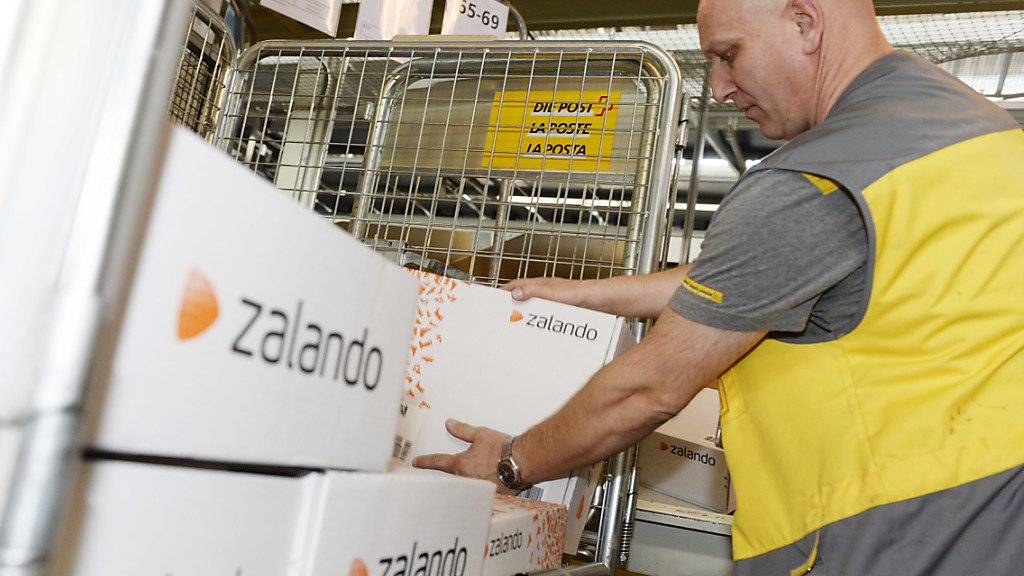 Zalando-Pakete sind weiterhin sehr gefragt. im Kernmarkt Deutschland, Schweiz und Österreich setzte der deutsche Online-Modehändler im ersten Quartal 17 Prozent mehr um. (Archiv)