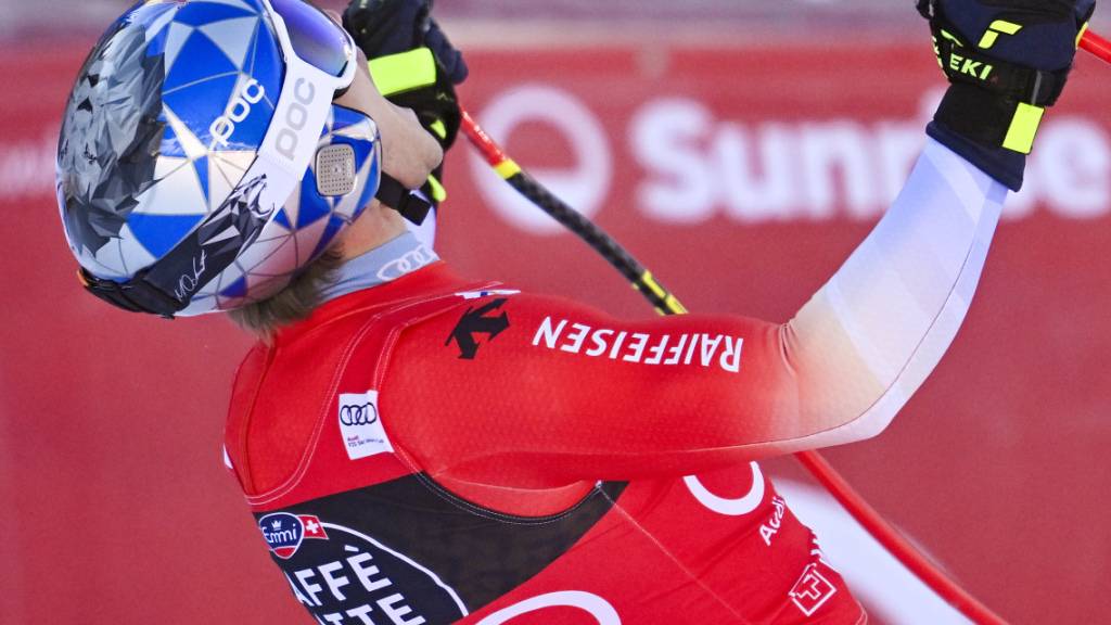 Marco Odermatt jubelt nach seiner nahezu perfekten Fahrt
