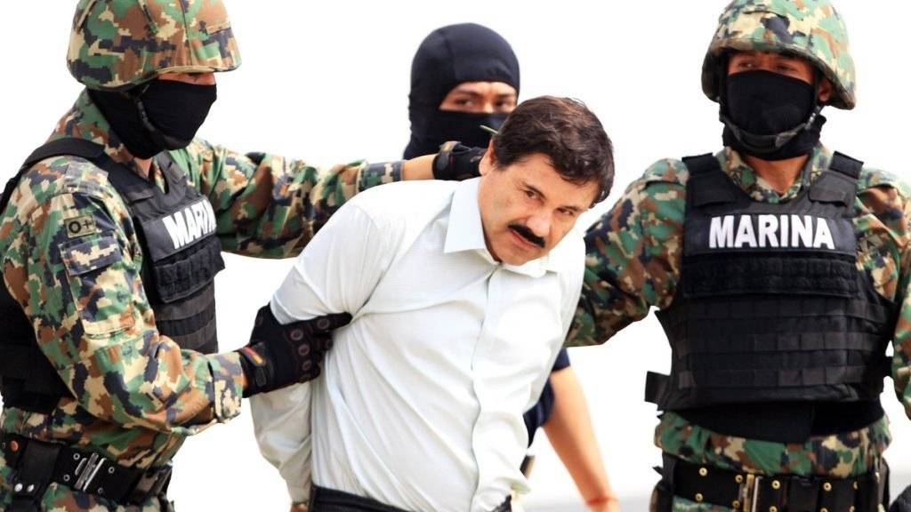 Geschnappt: Die mexikanischen Sicherheitskräfte haben den Drogenboss «El Chapo» erneut gefasst. Das Foto zeigt eine frühere Verhaftung im Jahr 2014. (Archiv)