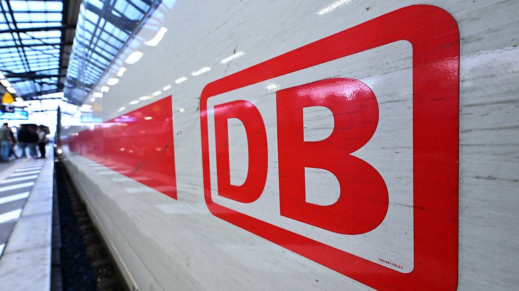 Die Lokführergewerkschaft GDL hat die Beschäftigten der Deutschen Bahn zum nächsten Streik aufgerufen. Dieser soll im Personenverkehr am frühen Mittwochmorgen um 2.00 Uhr beginnen und bis Montag kommender Woche, 18.00 Uhr andauern. (Archivbild)