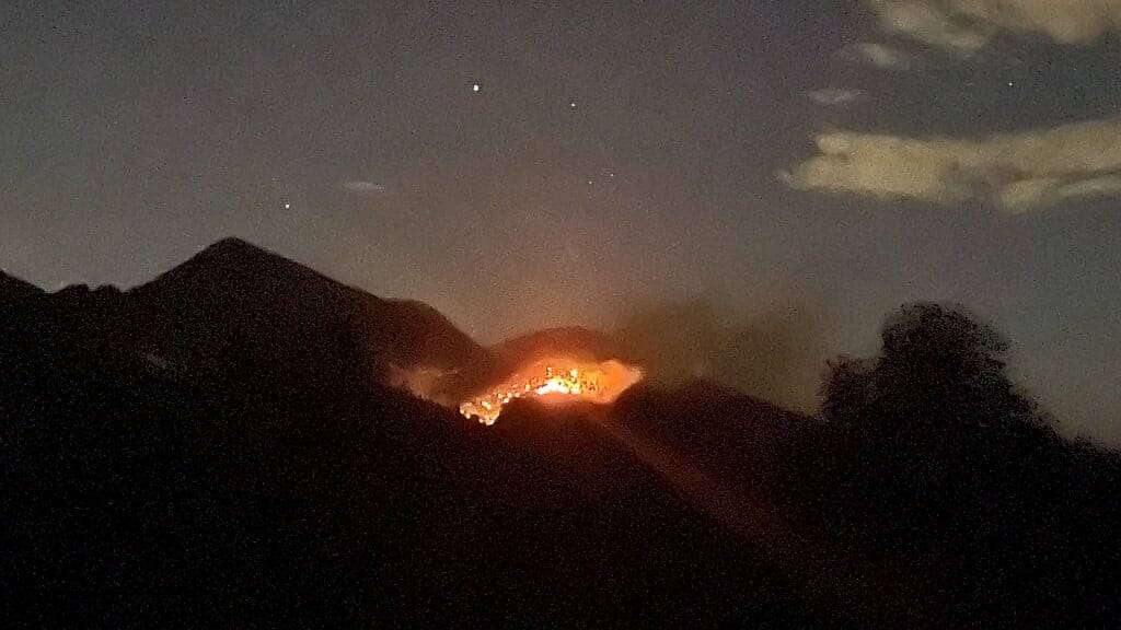 Seit Freitagabend tobt ein Brand in der Wolsschlucht bei Herbetswil SO.
