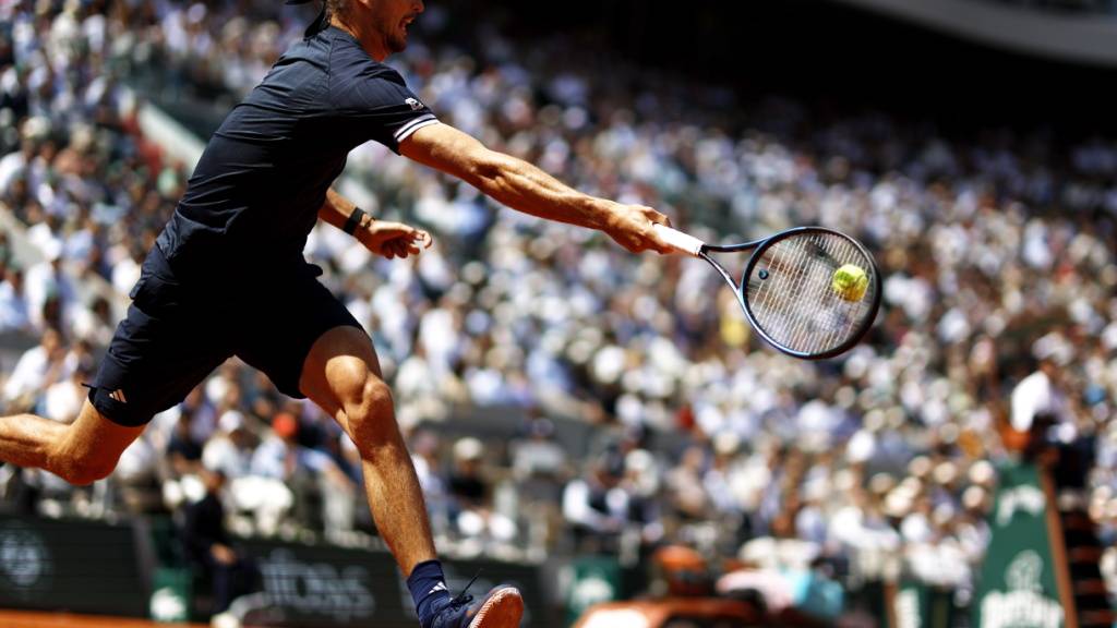 Alexander Zverev streckt sich erfolgreich