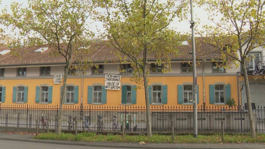 Künstler besetzen Gessnerallee und verweigern Weissen den Zutritt
