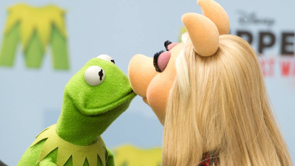 BERLIN, GERMANY - MARCH 28:  Kermit and Miss Piggy attend the ‹Muppets most wanted› Photocall at Sony Centre on March 28, 2014 in Berlin, Germany.  (Photo by Target Presse Agentur Gmbh/Getty Images)