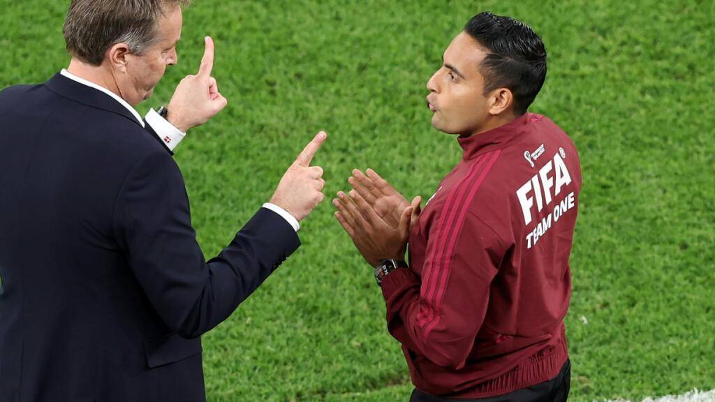 Said Martinez (rechts) bei einem WM-Einsatz 2022 in Katar als vierter Offizieller