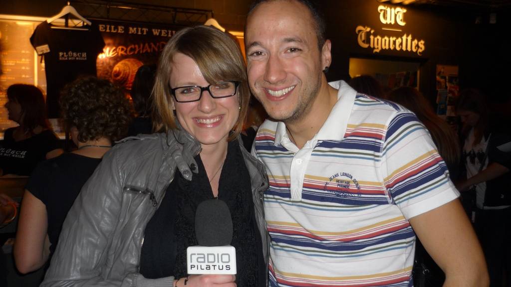 Plüsch kamen und die Fans sangen in der Schüür