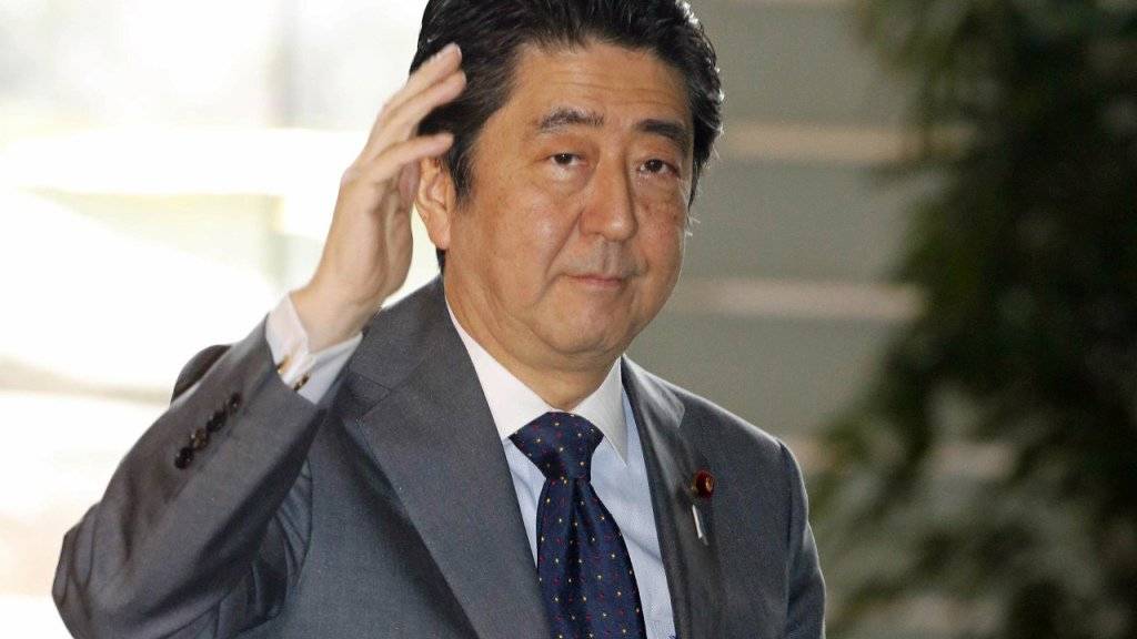 Das Kabinett des rechtskonservativen Regierungschef Japans, Shinzo Abe, hat ein Budget verabschiedet, das deutlich mehr Ausgaben für die militärische Verteidigung vorsieht.
