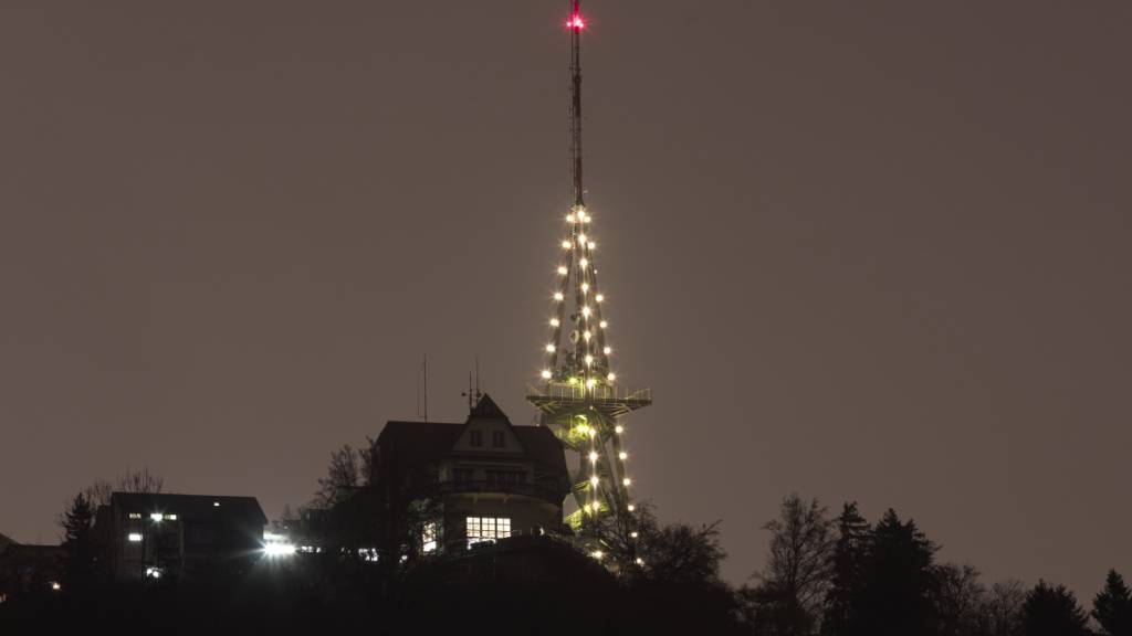 Geht es nach dem Zürcher Stadtrat, wird es auf dem Uetliberg auch weiterhin zwei Mal im Jahr Technopartys geben - allerdings höchstens bis 23 Uhr. (Symbolbild)
