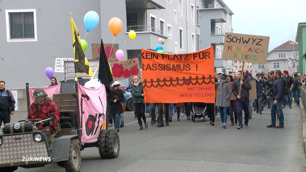 Demo gegen Ku-Klux-Klan in Schwyz