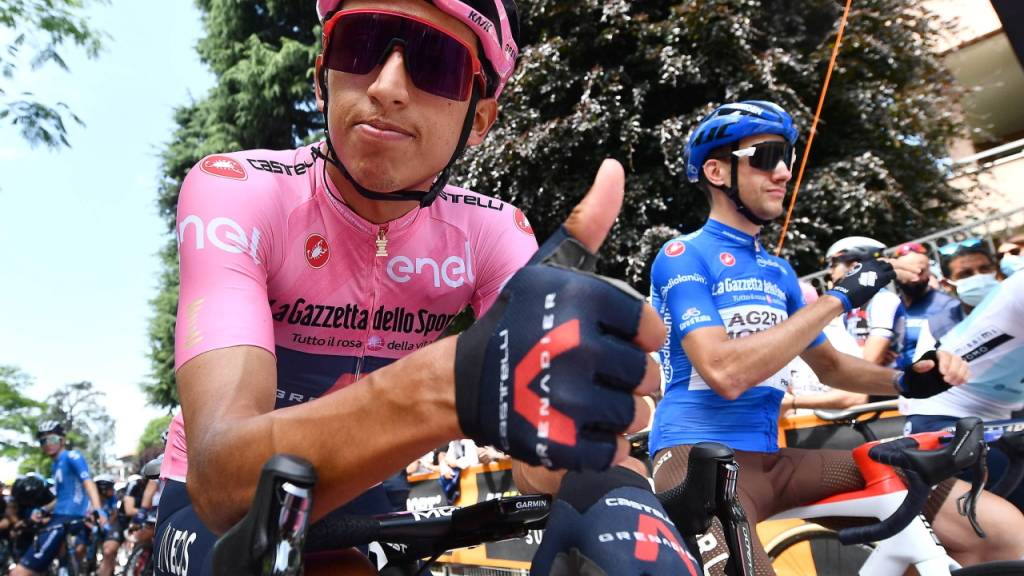 Daumen hoch bei Egan Bernal: Er steigt als Leader in die letzte Etappe des Giro d'Italia