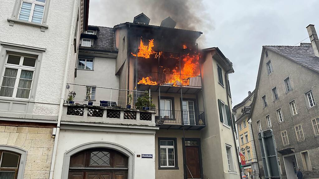 Der Brand in der Altstadt von Diessenhofen TG brach auf einem Balkon aus.