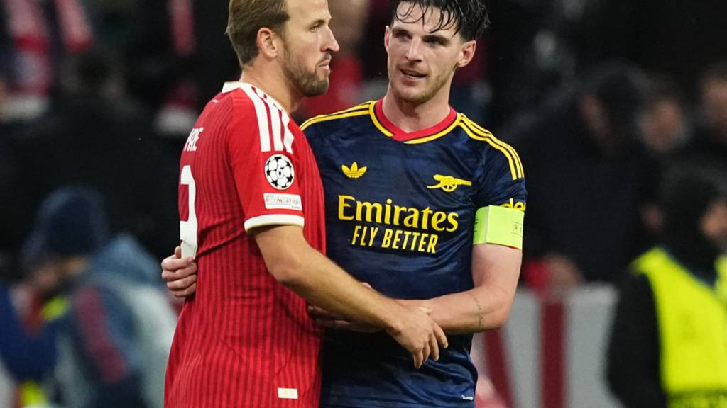Harry Kane und  Declan Rice beim Austausch nach dem 2:2