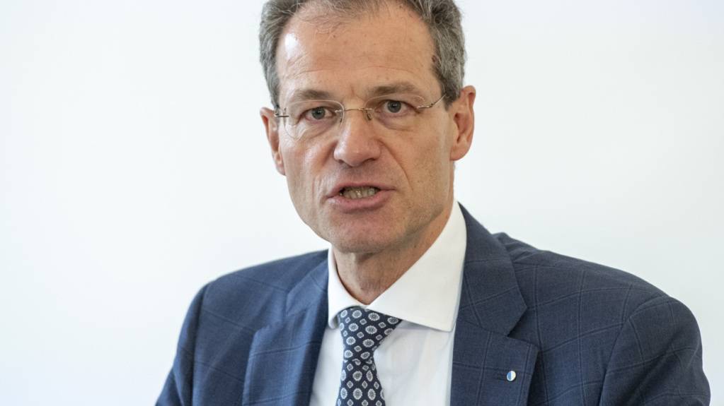 Der Luzerner Finanzdirektor Reto Wyss (Mitte) will die Totalrevision des Finanzausgleichs gemeinsam mit den Gemeinden weiterentwickeln. (Archivbild)