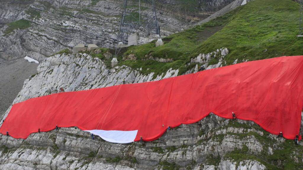 Die grösste Schweizerfahne wird in diesem Jahr an der Nordwand des Säntis nicht ausgerollt. Der Grund ist das unbeständige Wetter.
