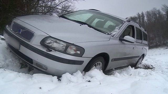 Überraschender Schneefall führt zu zahlreichen Unfällen