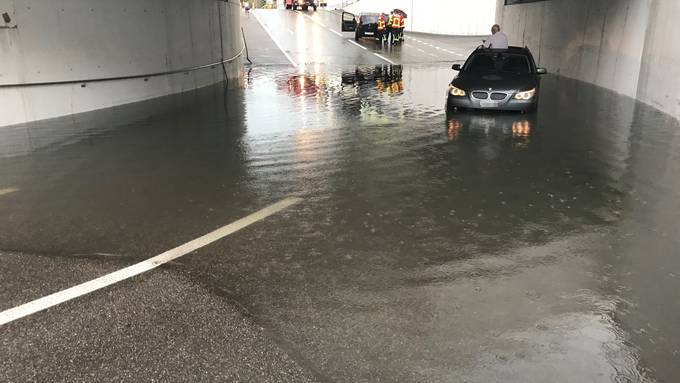 Gewitter: Auto bleibt stecken