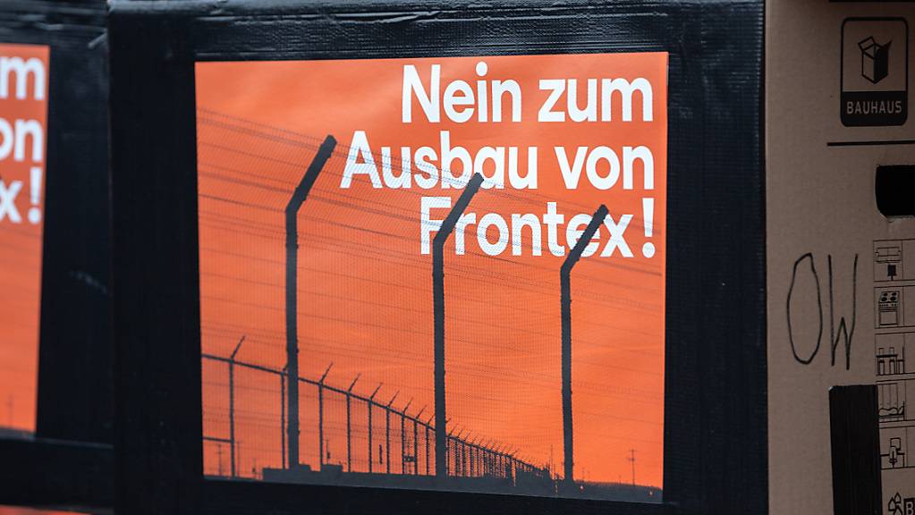 Die Stimmbevölkerung befasst sich Mitte Mai mit der Finanzierung der EU-Grenzschutzagentur Frontex. Eine linke Allianz warnt vor einem Ausbau des Schweizer Engagements. (Archivbild)