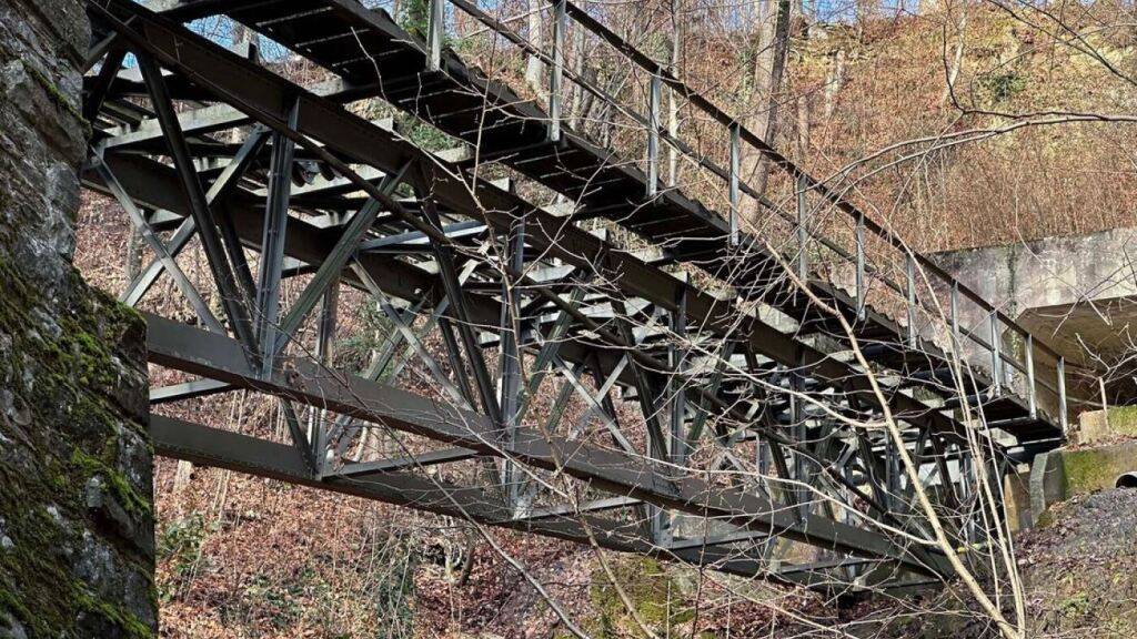 Die 125 Jahre alte Stahlbrücke der Krienser Sonnenbergbahn wurde umfassend saniert. (Archivaufnahme)