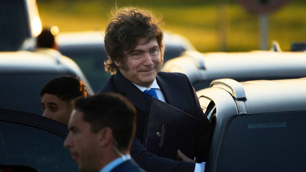 Argentiniens Präsident Javier Milei muss regelmässig in den Devisenmarkt eingreifen, um die Währung seines Landes zu stützen. (Archivbild)