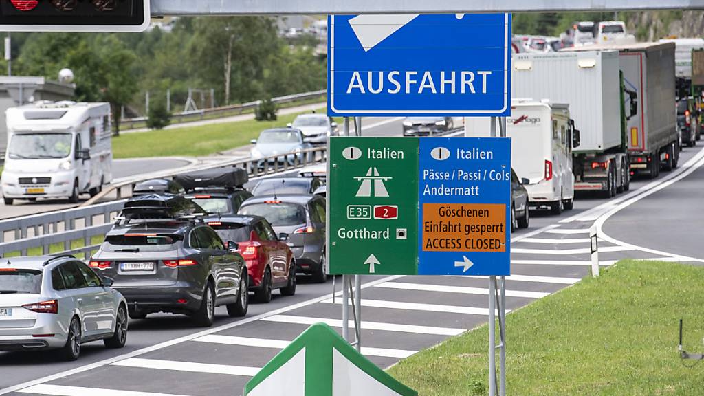 Vorerst neun Kilometer Stau am Gotthard eine Woche vor Ostern