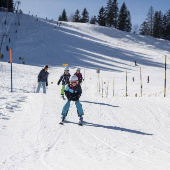 Sattel-Hochstuckli schliesst wegen Schneemangels zwei Skilifte