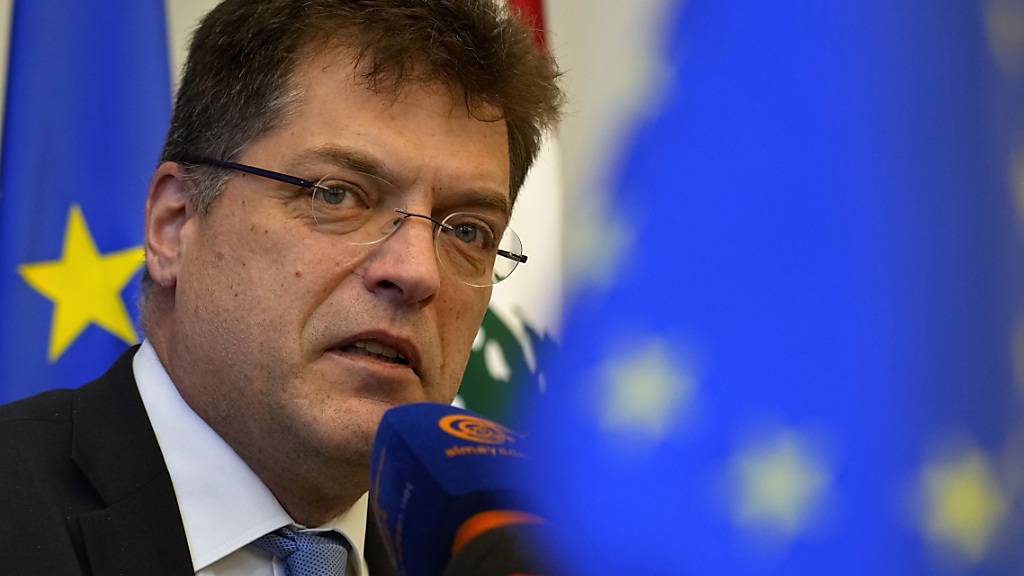 ARCHIV - Janez Lenarcic, EU-Kommissar für humanitäre Hilfe und Krisenschutz, spricht während einer Pressekonferenz im EU-Hauptquartier in Beirut. Foto: Bilal Hussein/AP/dpa