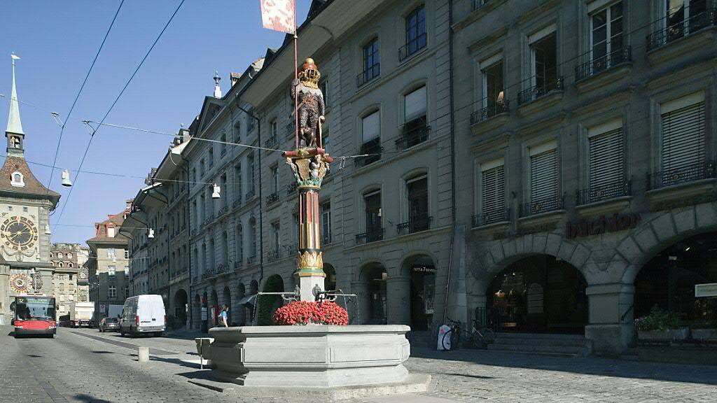 Der Berner Stadtbach muss gereinigt werden. So fliesst nur das Wasser der Stadtbrunnen durch den Bach. (Archivbild)