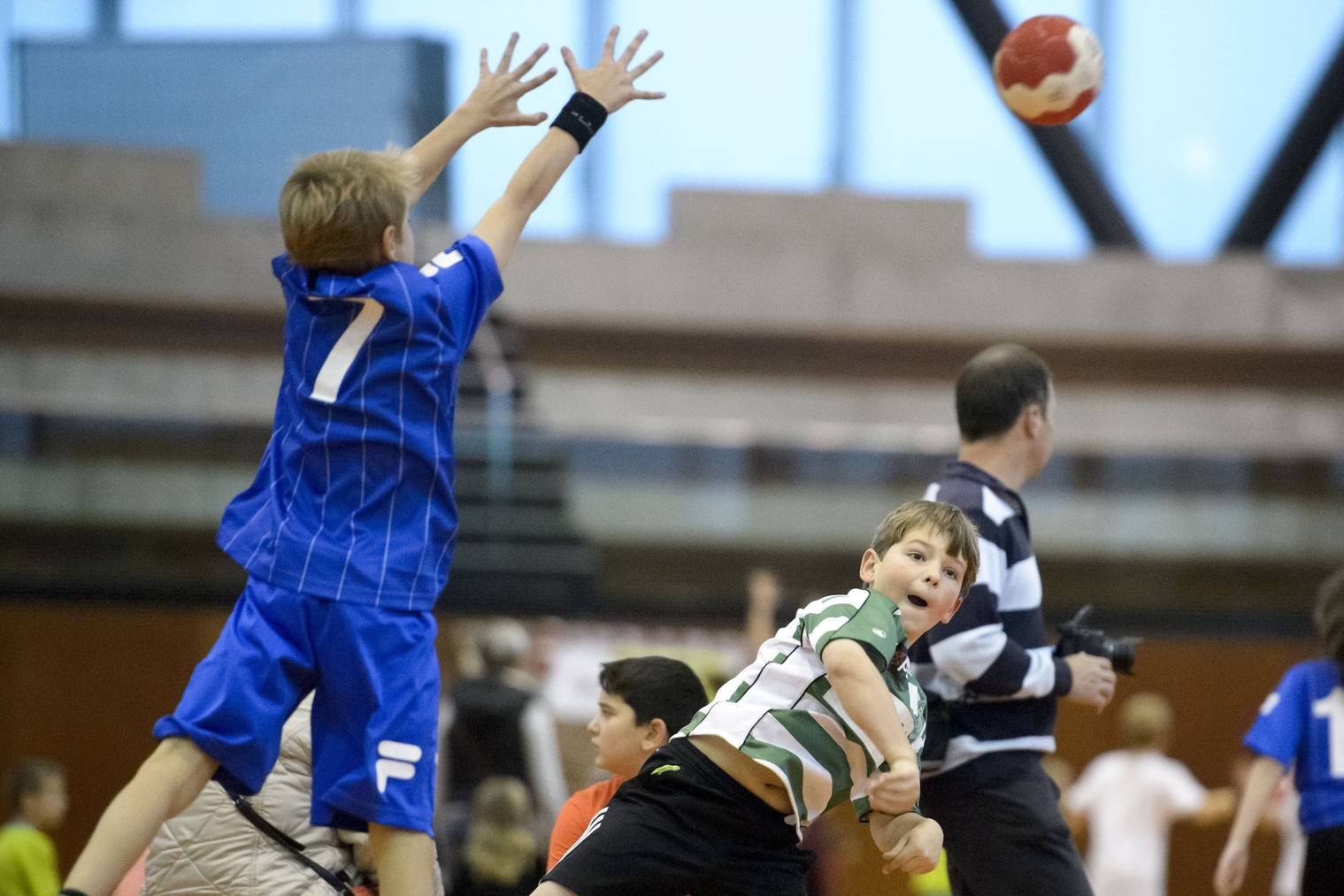 Schüler kämpfen um den Handball-Titel (Archivbild).